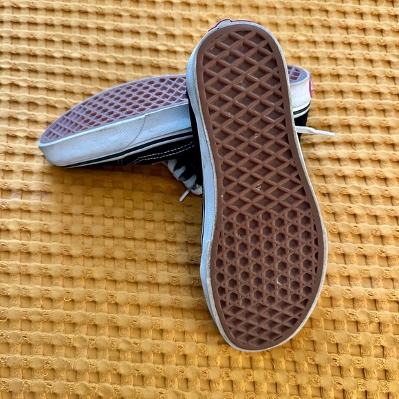 Vans Black and White Old Skool Sneakers Classic Skate Design - Picture 5 of 7